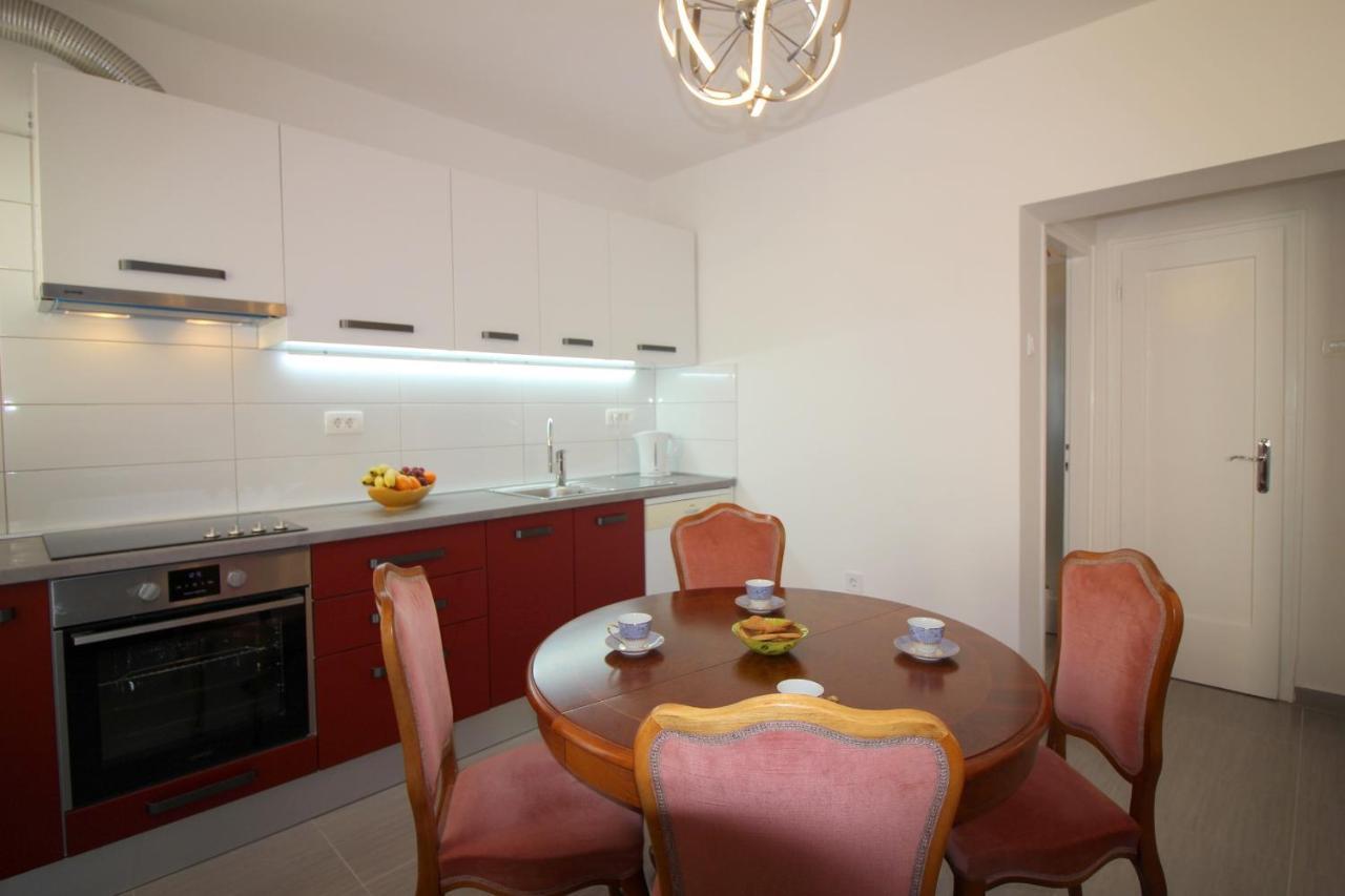 Apartment Agata In City Center 波雷奇 外观 照片