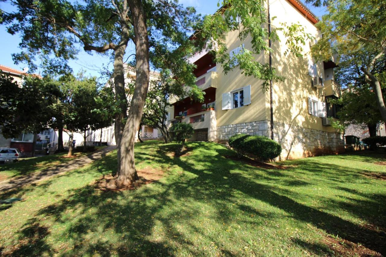 Apartment Agata In City Center 波雷奇 外观 照片