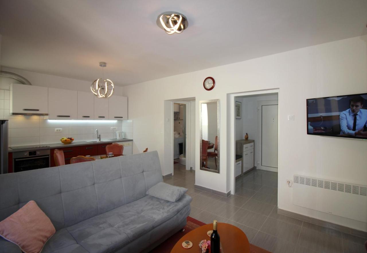 Apartment Agata In City Center 波雷奇 外观 照片