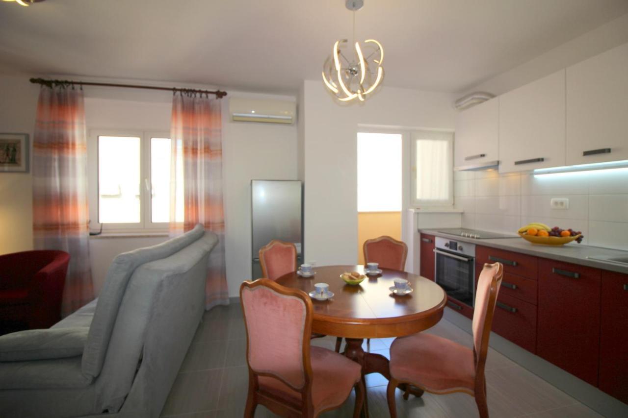 Apartment Agata In City Center 波雷奇 外观 照片